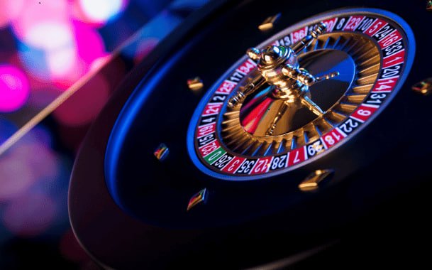 Tim mariobet89 di studio operasional menampilkan dealer live dan teknisi keamanan siber